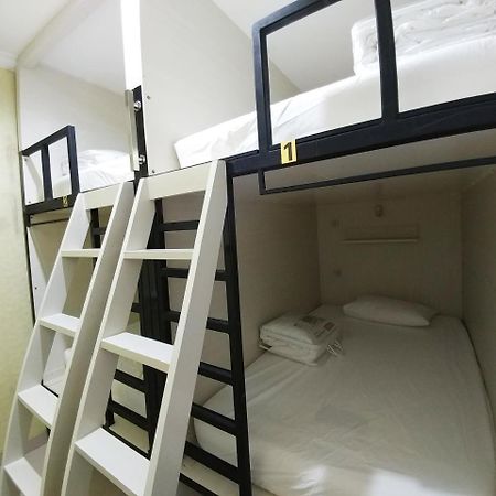 Homiestay Jakarta Exterior photo