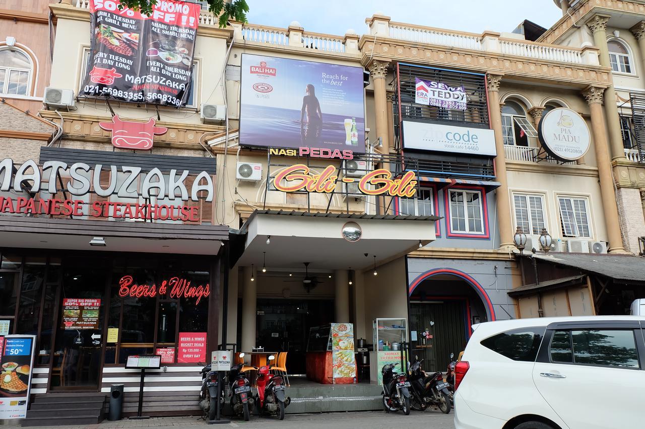 Homiestay Jakarta Exterior photo