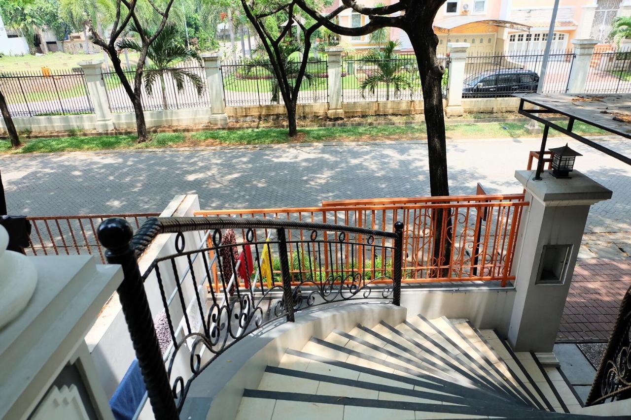 Homiestay Jakarta Exterior photo