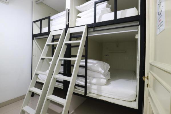 Homiestay Jakarta Exterior photo