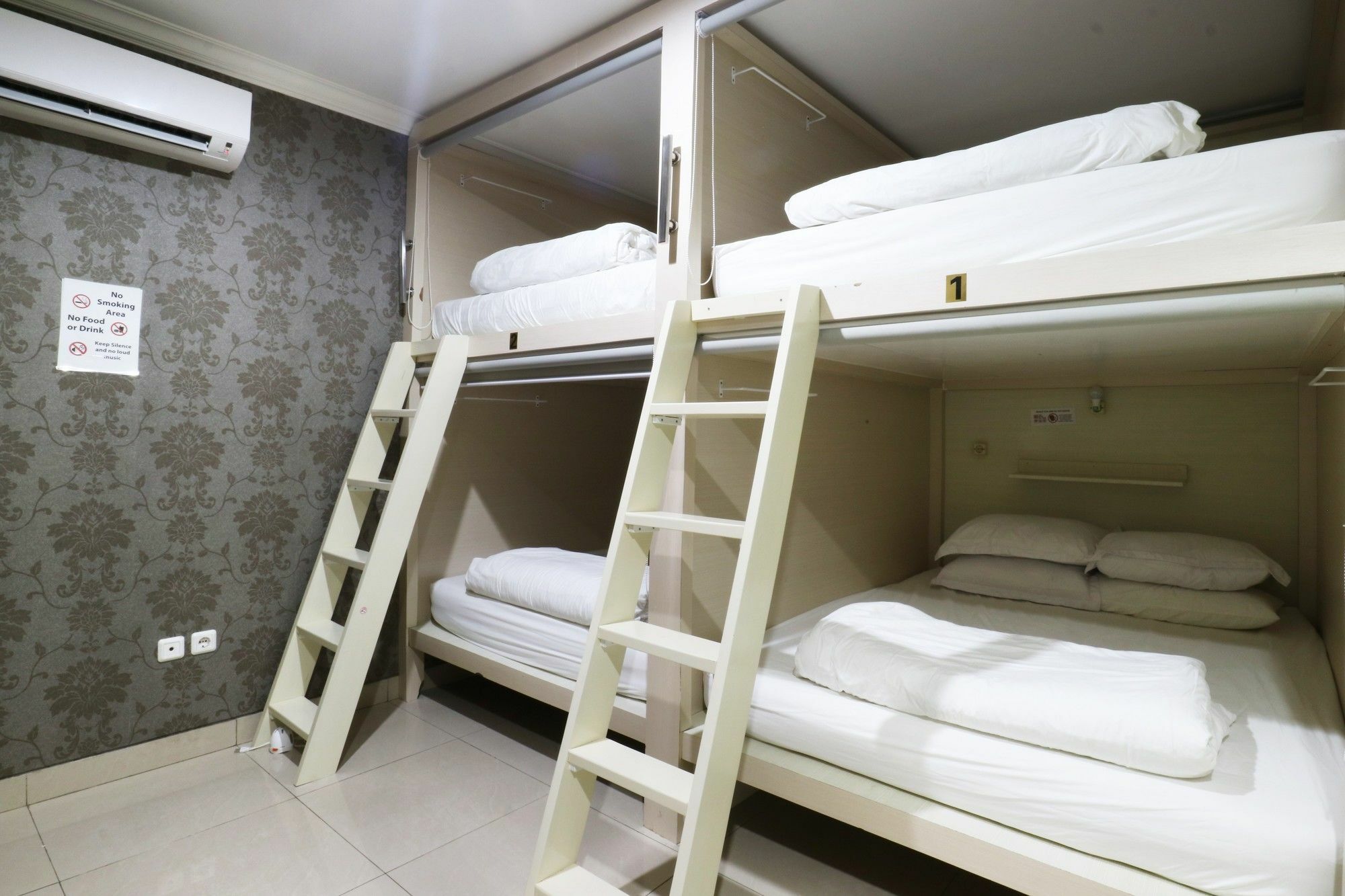 Homiestay Jakarta Exterior photo